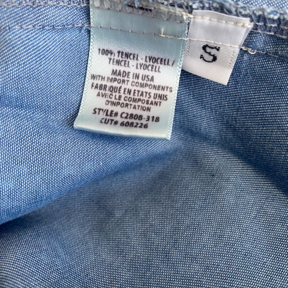 NWOT Cloth & Stone Medium Blue Chambray Blouse Size Small - Picture 5 of 5